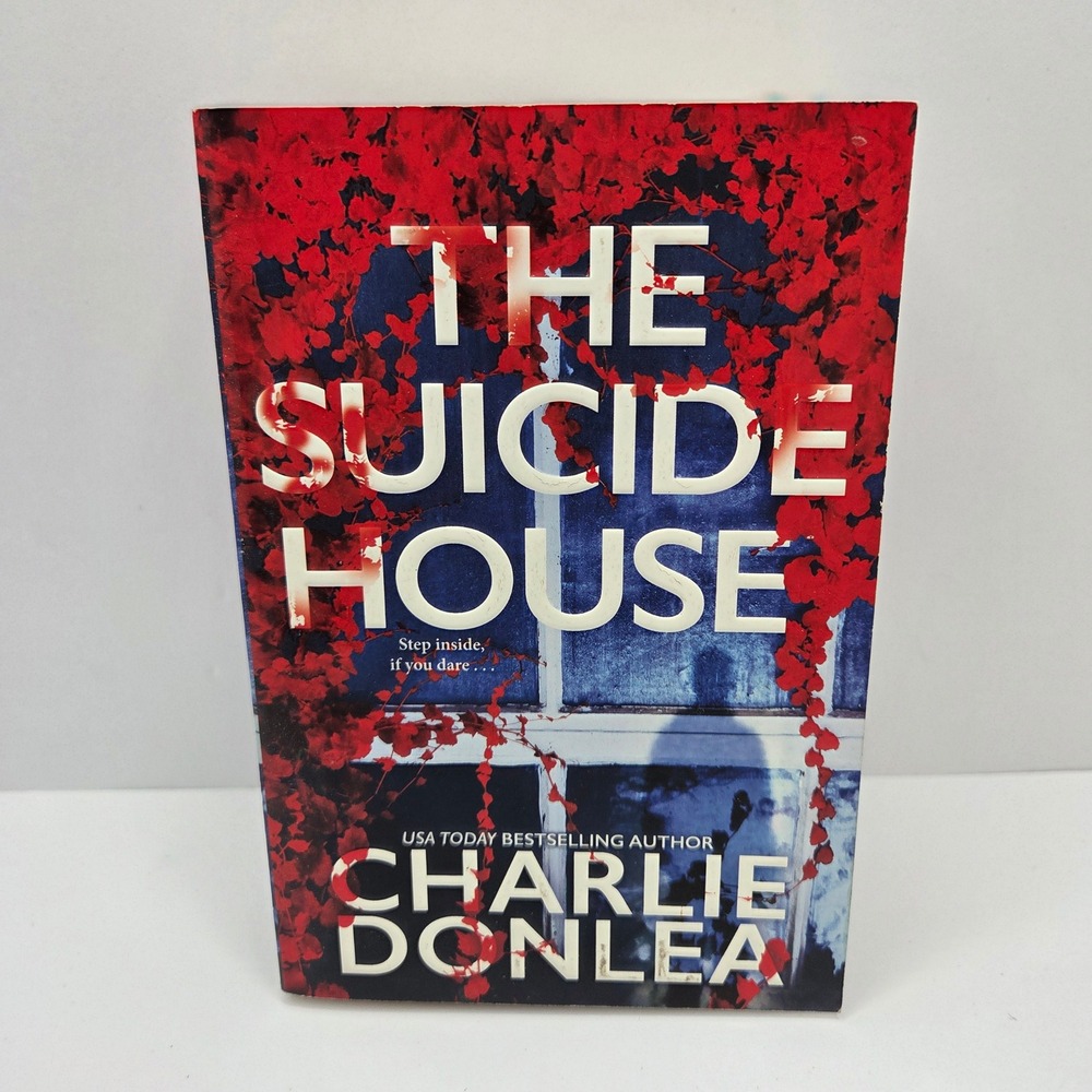 Charlie Donlea The Suicide House Paperback Novel Blue Red Thriller Mystery
